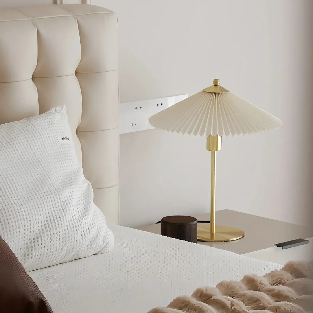 Antizer Perla Pleated Table Lamp for Bedroom